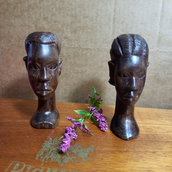 Vintage Pair of Hand Carved Wooden African Man and Woman Head Busts - Picture 3 of 17